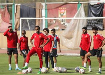 مران الأهلي كولر يحاضر اللاعبين وعمار حمدي يواصل التأهيل