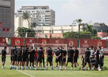 مران الأهلي محمد عبد المنعم يظهر بالقناع وتأهيل عمار حمدي وديانج