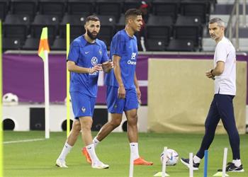 ليكيب تثير الشكوك حول موقف بنزيما من أولى مباريات فرنسا في كأس العالم