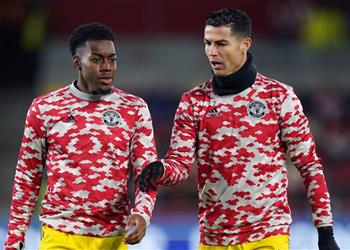 إيلانجا يرد على اتهامات رونالدو للاعبين الشباب وهجومه ضد مانشستر يونايتد