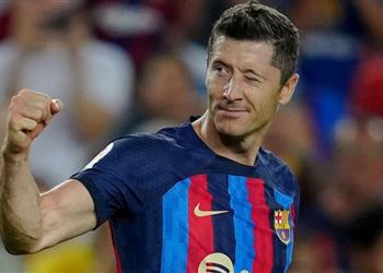 أول تعليق من ليفاندوفسكي بشأن إيقافه 3 مباريات مع برشلونة