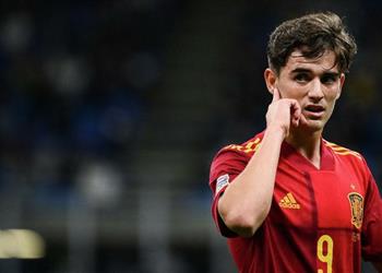 متجاهل ا كريستيانو رونالدو جافي يختار أفضل 3 لاعبين في التاريخ