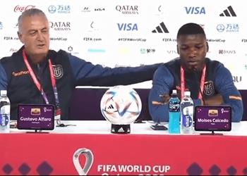 فيديو مدرب الإكوادور ينقذ كايسيدو من موقف محرج قبل مواجهة قطر