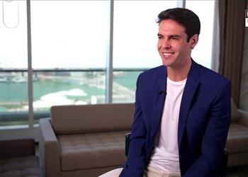 فيديو كاكا مشيد ا بـ قطر كرة القدم تو حد الجميع وأتمنى تعلم اللغة العربية