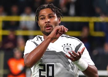 جنابري يمكنني اللعب في مراكز مختلفة ومنتخب اليابان يتمتع بالجودة