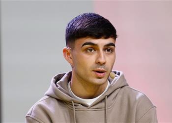 بيدري يعلق على إصابة بنزيما ويوجه رسالة إلى ميسي