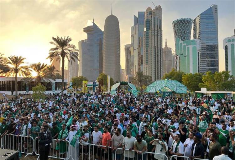 جماهير السعودية تجهز تيفو مميز لمواجهة الأرجنتين في كأس العالم