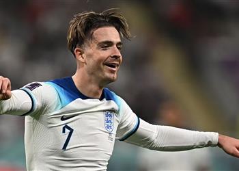 باحتفاله أمام إيران جريليش يفي بوعده لمشجع مصاب بالشلل الدماغي