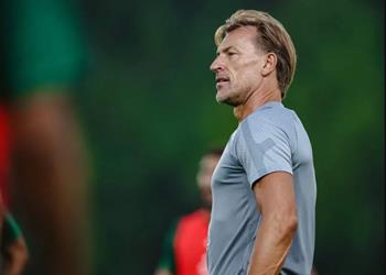 رينارد يستقر على الظهير الأيمن لمنتخب السعودية أمام الأرجنتين