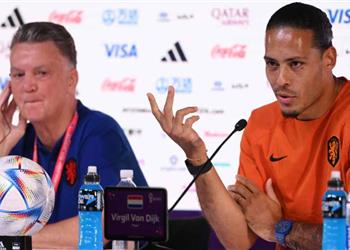 فان خال ينتقد قرار فيفا بشأن الشارة الملونة وفان دايك لا أريد اللعب ببطاقة صفراء