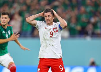 ليفاندوفسكي يوجه رسالة اعتذار بعد إهداره ركلة الجزاء في مباراة بولندا والمكسيك