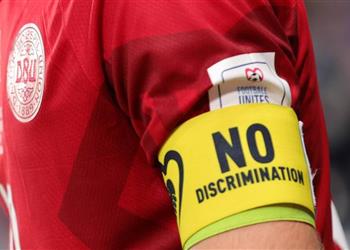 الدنمارك تهدد فيفا بسبب منعهم من ارتداء الشارات الملونة في كأس العالم