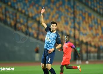 فيديو بيراميدز يحقق الفوز الأول في الدوري هذا الموسم بثنائية أمام البنك الأهلي
