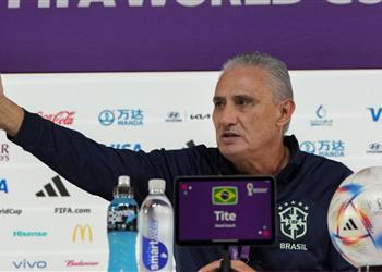 مدرب البرازيل قبل مباراة صربيا لا نشعر بالضغط رغم ترشيحنا للقب ويجب احترام ثقافتنا