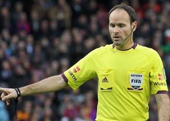 إعلان حكم مباراة قطر والسنغال في كأس العالم 2022