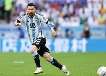 الأعلى سعر ا عرض قميص ميسي بمباراة الأرجنتين والسعودية في مزاد