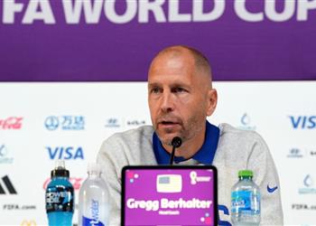 مدرب أمريكا عن الاعتراض بشأن الشارات الملونة نركز على هزيمة إنجلترا