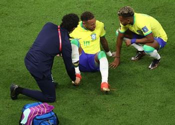 طبيب البرازيل يعلن التشخيص المبدئي لإصابة نيمار أمام صربيا في كأس العالم
