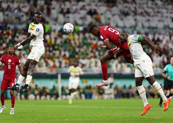 فيديو محمد مونتاري يسجل هدف قطر الأول أمام السنغال