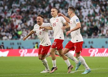 فيديو زيلنسكي يسجل هدف بولندا الأول أمام السعودية بـ أسيست ليفاندوفسكي