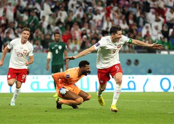 فيديو ليفاندوفسكي يسجل هدف بولندا الثاني أمام السعودية