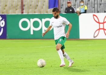 فيديو فريد شوقي يغادر مباراة الزمالك والمصري مصاب ا