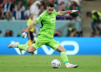 حارس الأرجنتين ميسي سه ل الأمور لنا أمام المكسيك وتواصلت مع طبيب نفسي بسبب السعودية