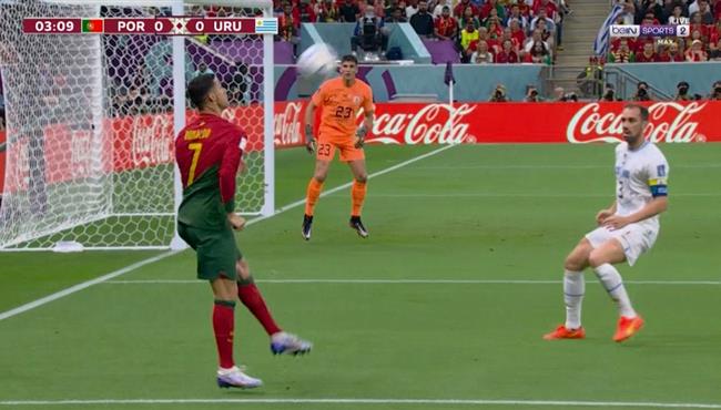 رونالدو يمرر الكرة بصدره وكارفاليو يهدر فرصه هدف للبرتغال امام اوروجواي