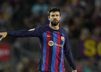 رسمي ا بيكيه يعلن رحيله عن برشلونة واعتزاله