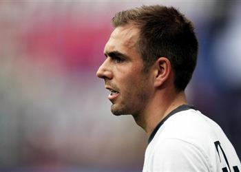 لام ينتقد الاتحاد الألماني بسبب الشارات الملونة ويوجه نصيحة لـ هانزي فليك