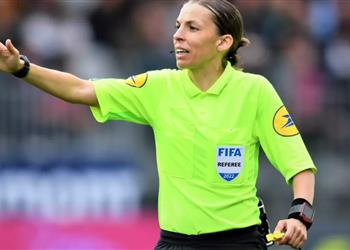 ستيفاني فرابار تكتب التاريخ وتصبح أول إمرأة تحكم في كأس العالم للرجال