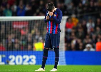 بيكيه باكي ا ولدت وسأموت هنا وانتظروا عودتي مجدد ا لـ برشلونة