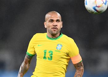 تيتي يوضح السبب وراء استدعاء داني ألفيس لقائمة البرازيل في مونديال قطر