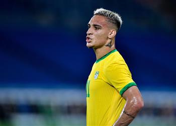 طبيب البرازيل يثير التكهنات حول لياقة أنتوني قبل مونديال قطر
