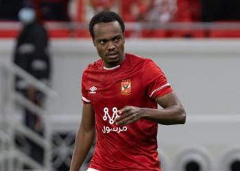 مدرب جنوب إفريقيا يحرض بيرسي تاو على الرحيل من الأهلي