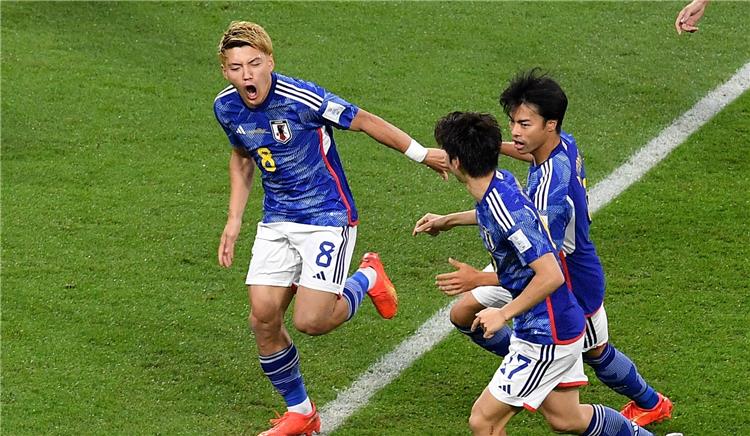 فرحة لاعبي المنتخب الياباني