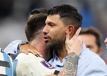 فيديو أجويرو يمنع فيجورست من ملاحقة ميسي بعد مباراة الأرجنتين وهولندا