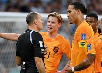 دي يونج حكم مباراتنا أمام الأرجنتين قام بفضائح