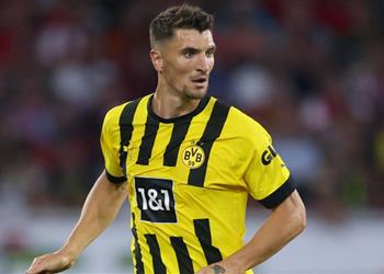 بوروسيا دورتموند يصدم طموحات برشلونة بشأن توماس مونييه