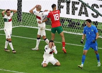 ياسين بونو يفوز بجائزة رجل مباراة المغرب والبرتغال ويهديها لزميله