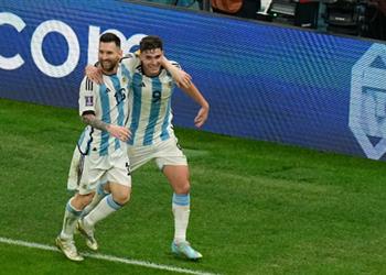 فيديو ميسي يصنع وألفاريز ي سجل هدف الأرجنتين الثالث أمام كرواتيا
