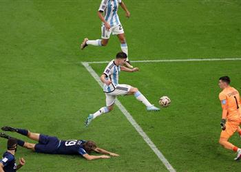 ميسي سأمنح جائزة رجل مباراة الأرجنتين وكرواتيا إلى جوليان ألفاريز