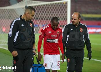 خاص التشخيص النهائي لـ إصابة بيرسي تاو ومدة غيابه عن الأهلي