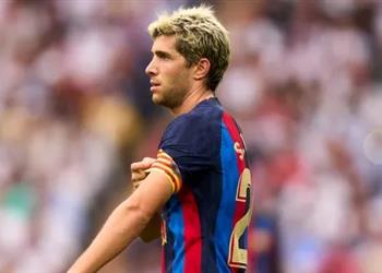 انقسامات في برشلونة بشأن تجديد عقد سيرجي روبيرتو