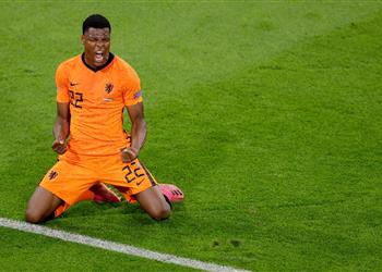 مانشستر يونايتد يتواصل مع دومفيريس لضمه في ميركاتو يناير