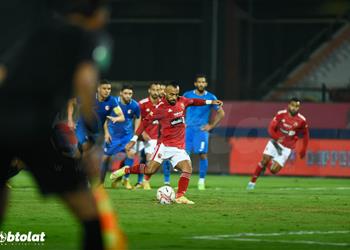 فيديو أفشة يهدر ركلة جزاء في مباراة الأهلي وفيوتشر وطرد علي ماهر