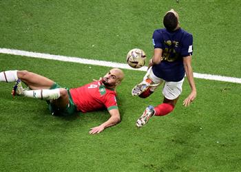 سفيان أمرابط مهاجم فرنسا أخبرني أنه م طالب بمراقبتي طوال المباراة