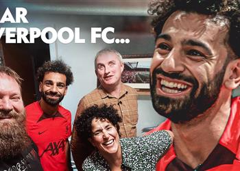 فيديو لفتة إنسانية من محمد صلاح لمشجع ضرير في ليفربول