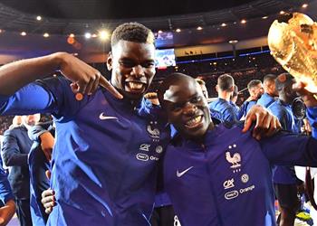 بوجبا وكانتي يساندان فرنسا من المدرجات أمام الأرجنتين في نهائي كأس العالم