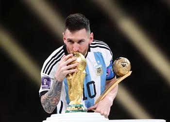 جاري لينكر وروجر فيدرير وليبرون جيمس يهنئون ميسي بالتتويج بـ كأس العالم